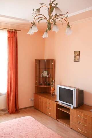 Апартаменты Apartment near St. Elizabeth Church Львов Апартаменты с душем-17