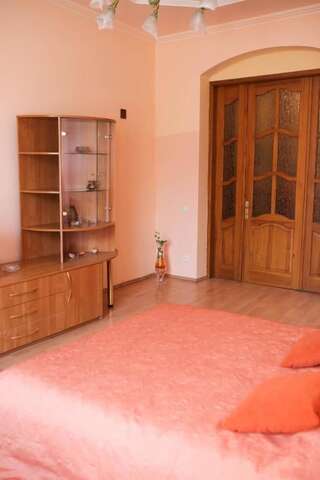 Апартаменты Apartment near St. Elizabeth Church Львов Апартаменты с душем-19