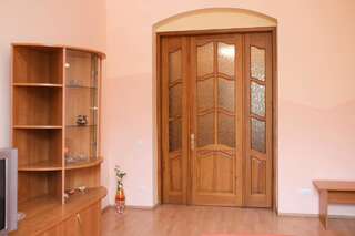 Апартаменты Apartment near St. Elizabeth Church Львов Апартаменты с душем-7